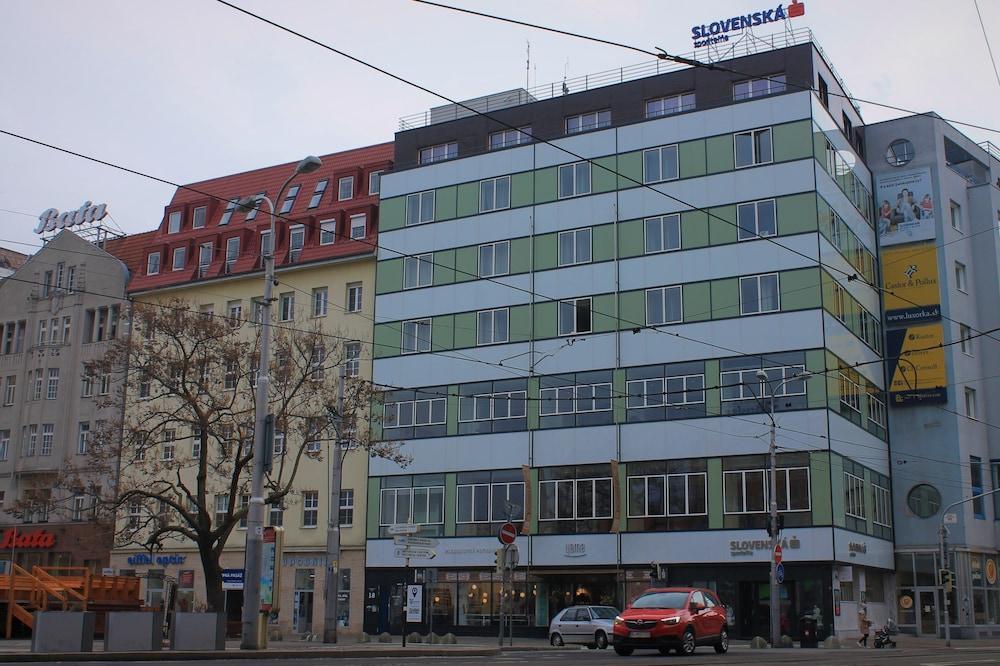 Center Place Pressburg