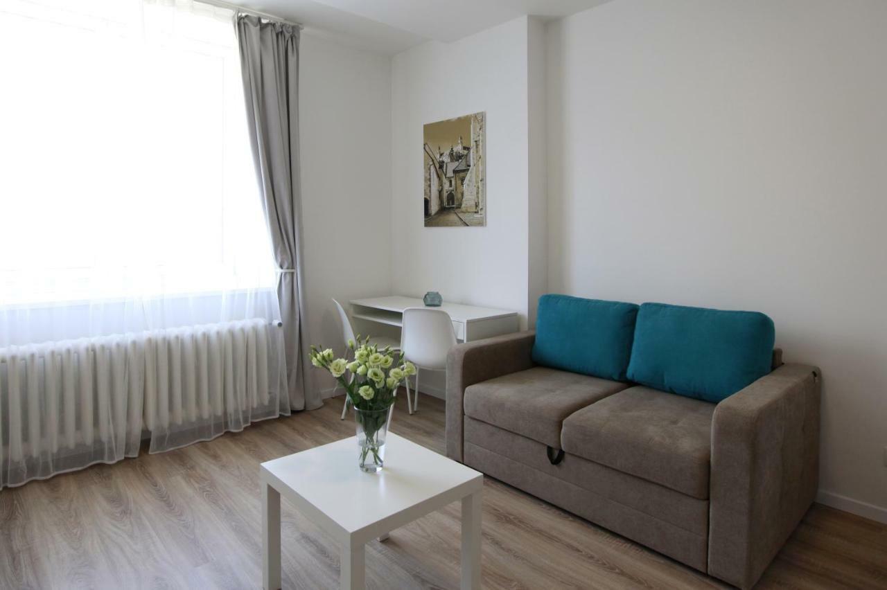 Center Place * Pressburg