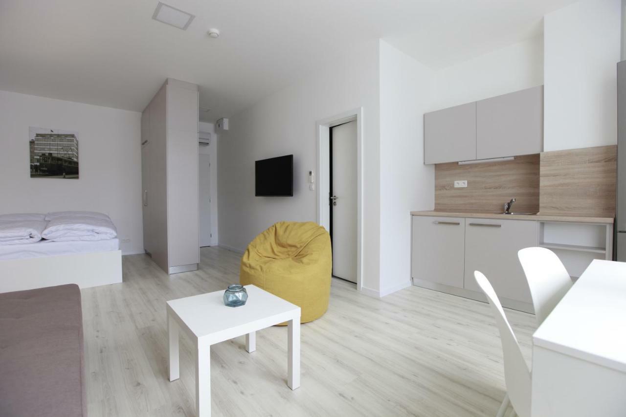 Center Place * Pressburg
