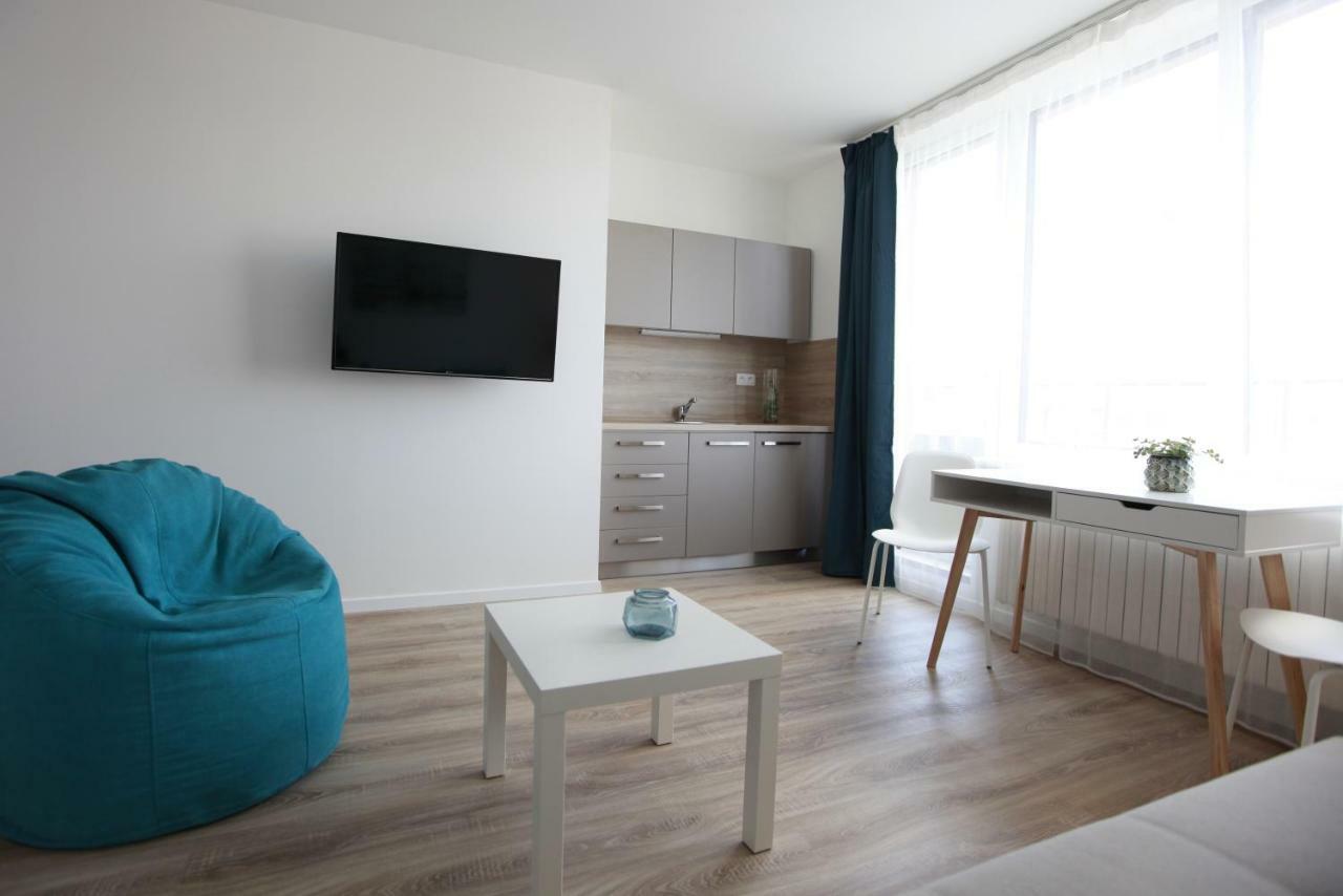 Center Place * Pressburg