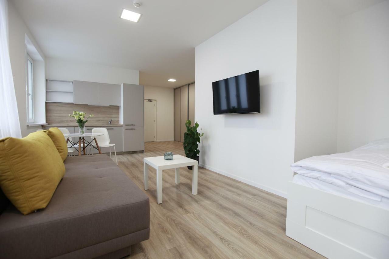 Center Place * Pressburg