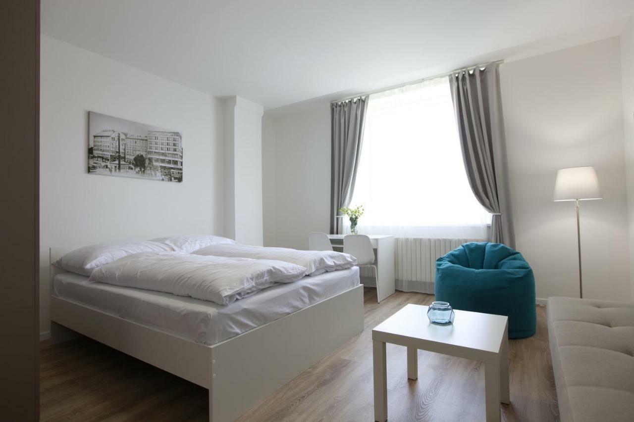 Center Place * Pressburg